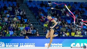 q raffaeli sofia ita sfe07305 copia simone ferraro ph